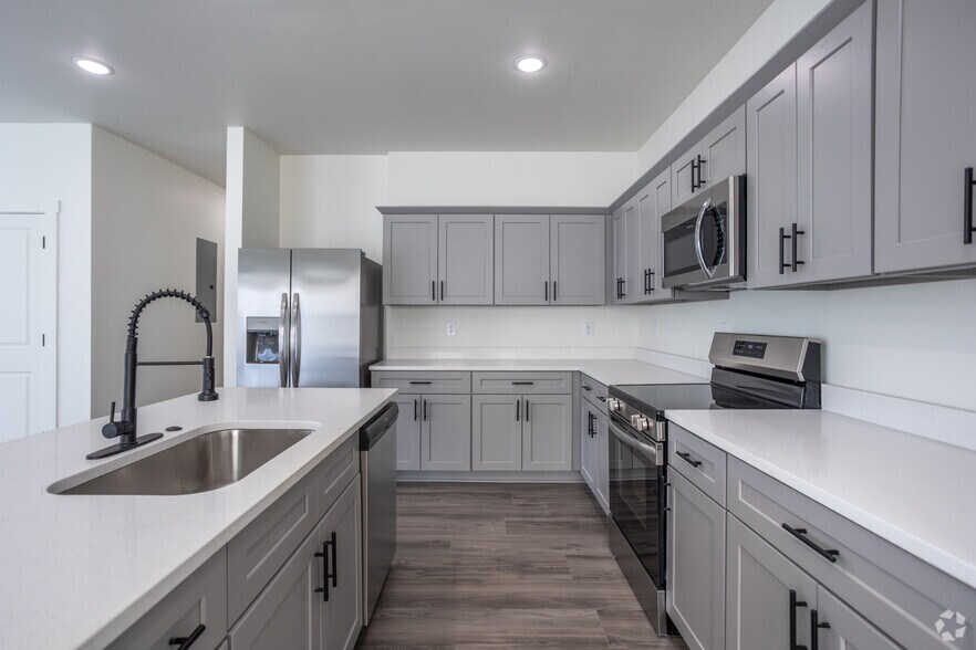 More Photos Of 300 Elm St, Hogansville Apartments For Sale