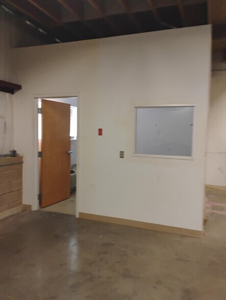 More Photos Of 35 Starr Rd, Danbury Warehouse For Lease