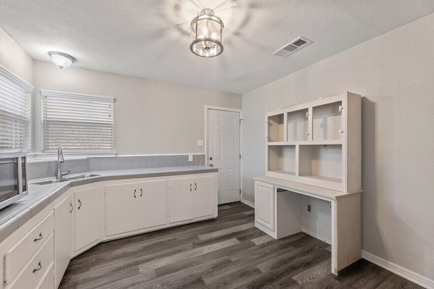 More Photos Of 6826 Baker Blvd, Richland Hills Light Manufacturing For Lease