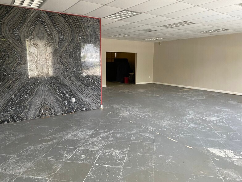 More Photos Of 470 Ansin Blvd, Hallandale Beach Warehouse For Lease