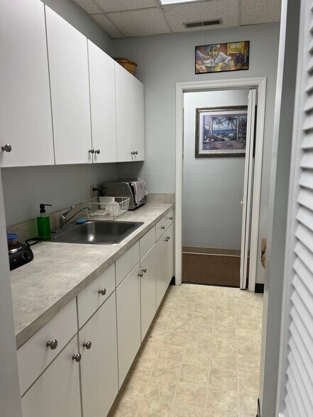 More Photos Of 1060-1064 Laskin Rd, Virginia Beach Office For Sale