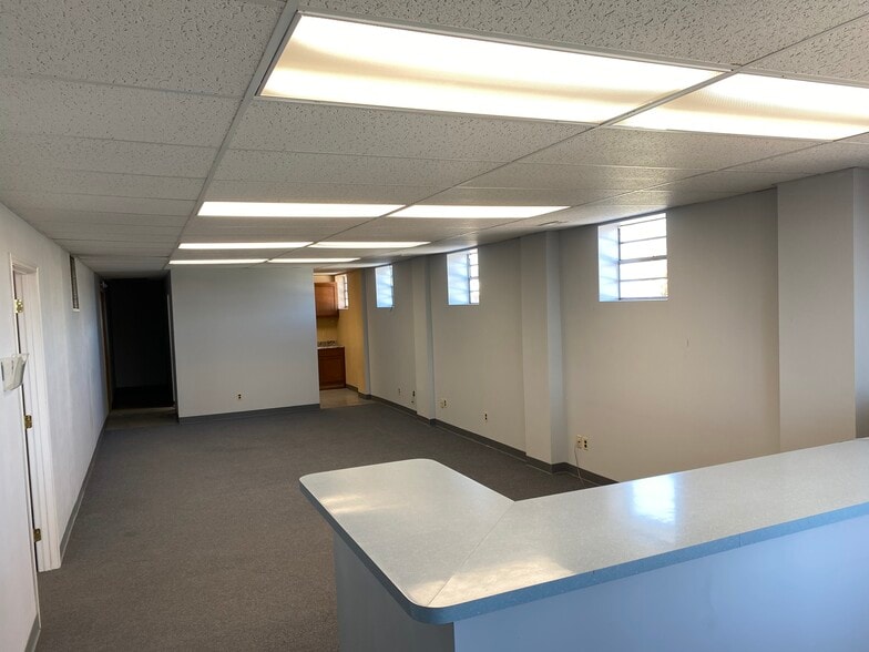 More Photos Of 10703 Tesshire Dr, Saint Louis Industrial For Sale