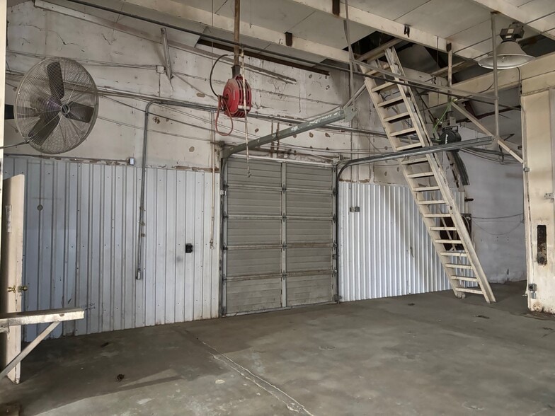 More Photos Of 2306 Texas Blvd, Texarkana Auto Repair For Sale