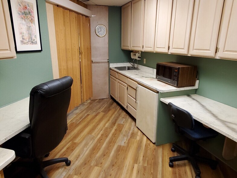 More Photos Of 11879 Kemper Rd, Auburn Office For Lease