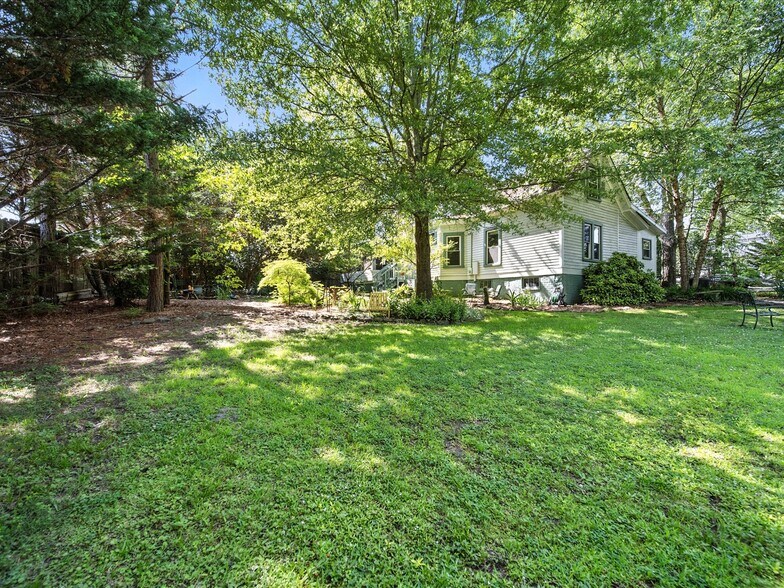 More Photos Of 221 N Main St, Clover Hospitality For Sale