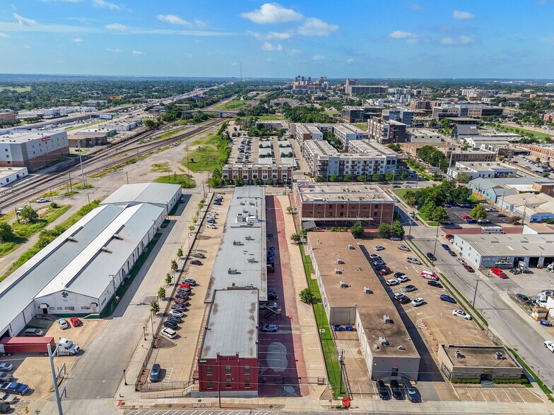 More Photos Of 304 E Vickery Blvd, Fort Worth Warehouse For Lease