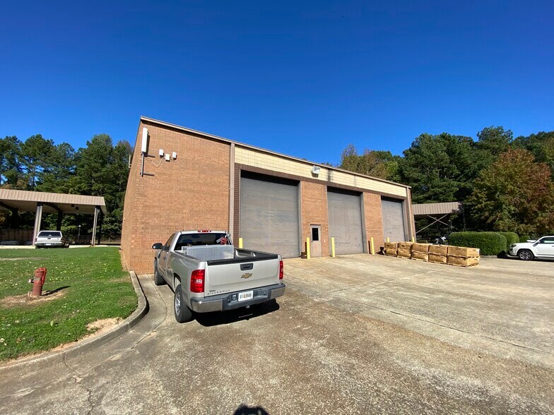 More Photos Of 2400 Mellon Ct, Decatur Distribution For Lease