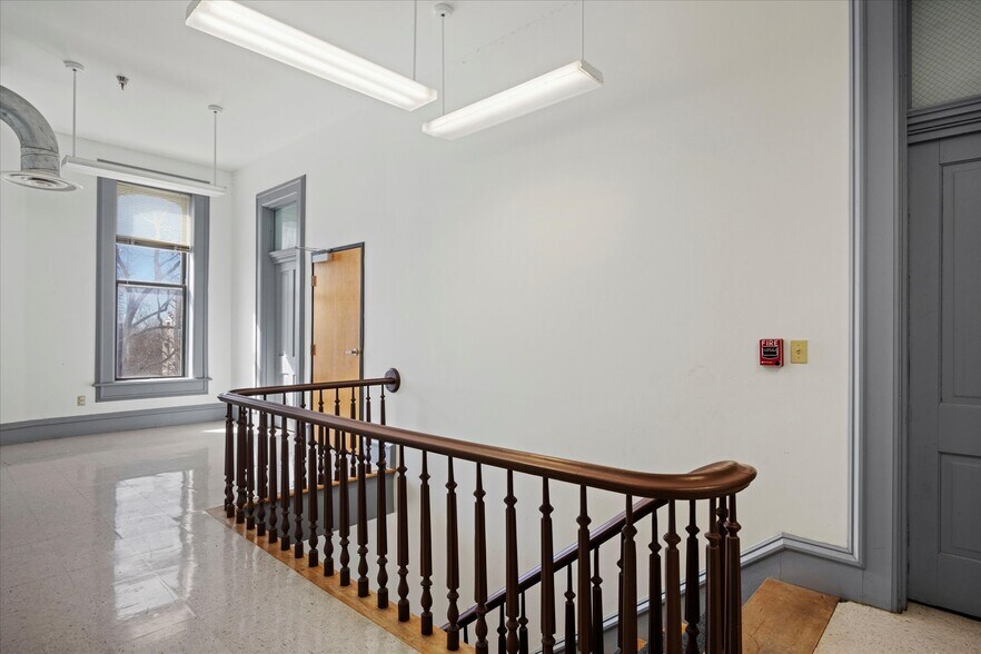 More Photos Of 2-4 W Ohio St, Butler Office For Lease