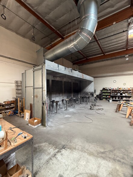 More Photos Of 14011 Gracebee Ave, Norwalk Manufacturing For Lease