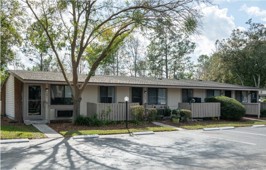 More Photos Of 409 Jefferson Ave, Orange Park Apartments For Sale
