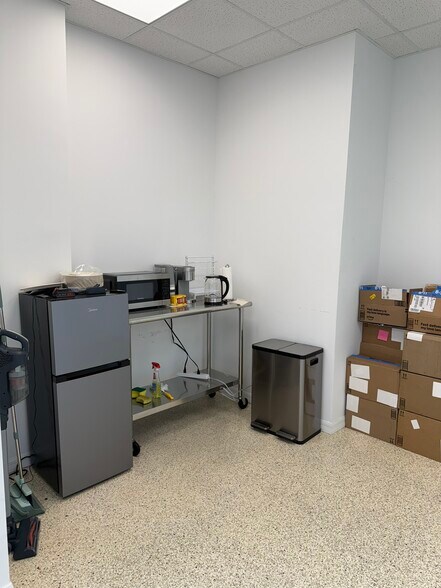 More Photos Of 3020 Fairlane Farms Rd, Wellington Light Distribution For Lease