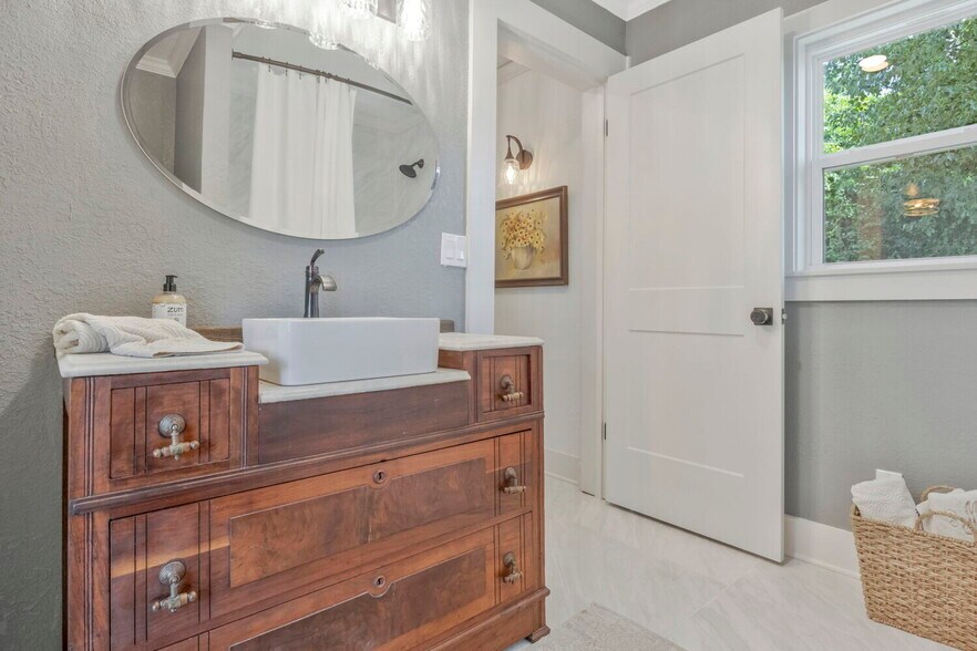 More Photos Of 6682 Ravine St, Milton Office Residential For Sale
