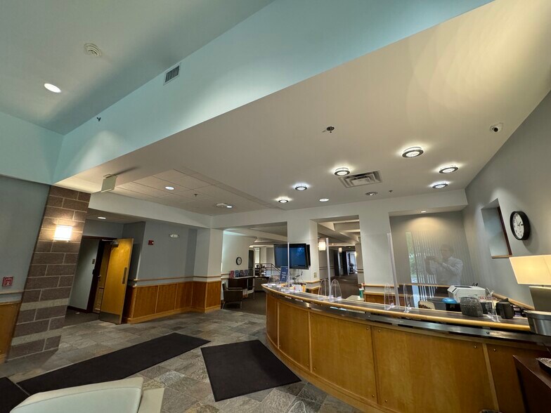 More Photos Of 16 Yankee Candle Way, South Deerfield Medical For Lease