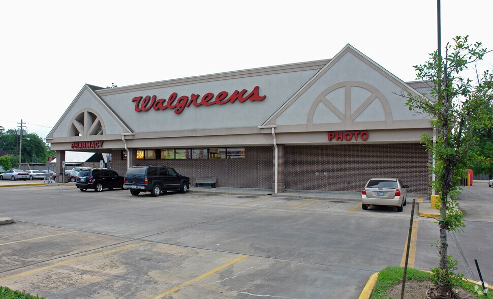 More Photos Of 3990 E Lucas Dr, Beaumont Drugstore For Sale