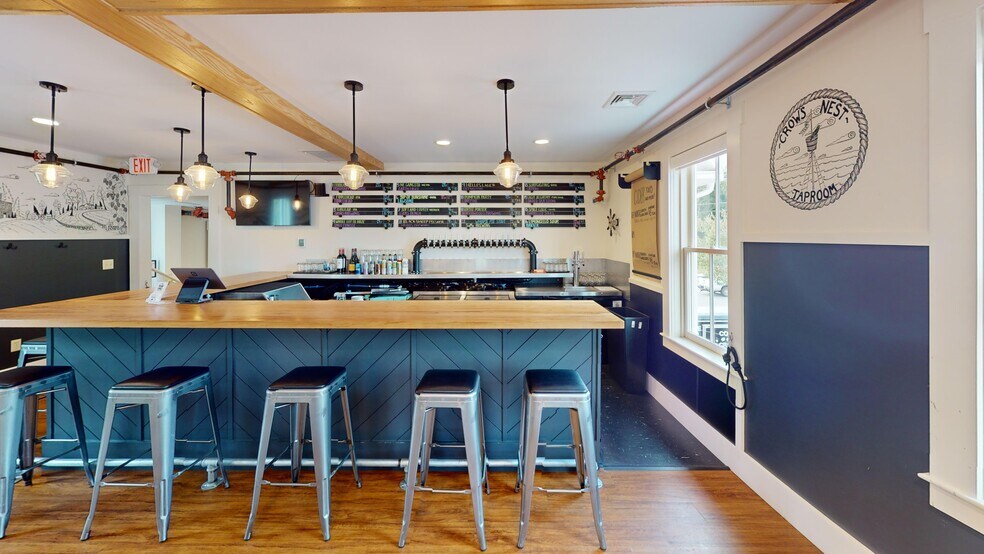 More Photos Of 15 Newmarket Rd, Durham Freestanding For Sale