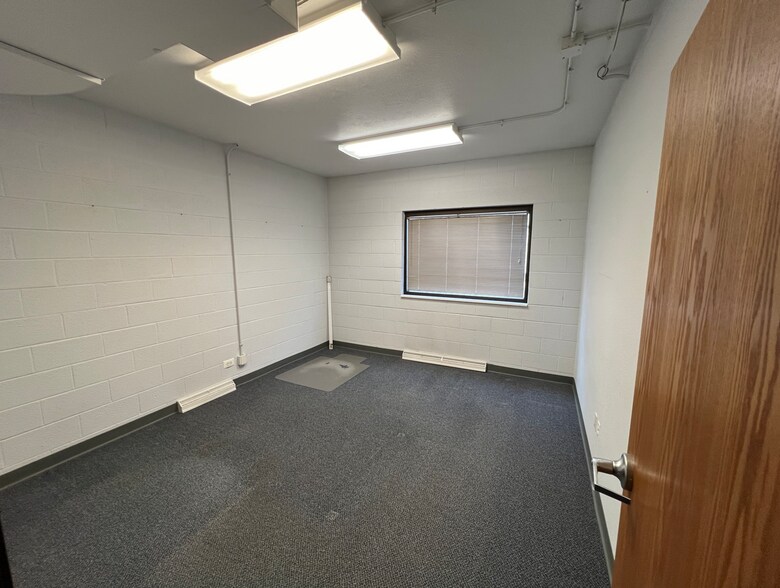 More Photos Of 3600-3610 S Huron St, Englewood Warehouse For Sale