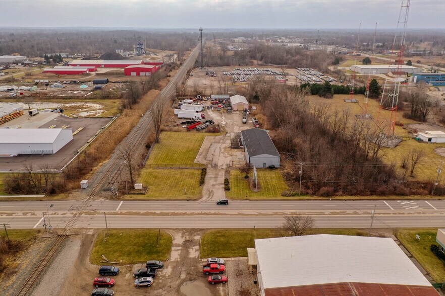 More Photos Of 3108 E Bristol Rd, Burton Warehouse For Lease