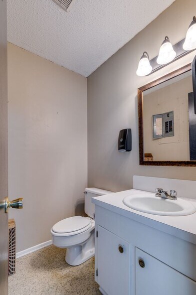 More Photos Of 161 Christian Dr, Rayville Medical For Sale