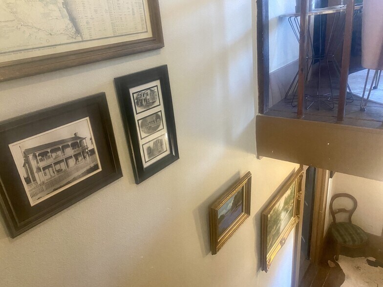 More Photos Of 7 N Main St, Salado Loft Creative Space For Lease