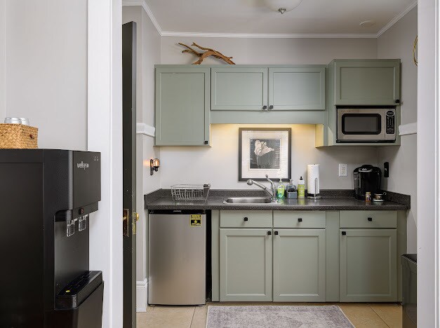 More Photos Of 200 W Parkway Ave, High Point Office Residential For Lease