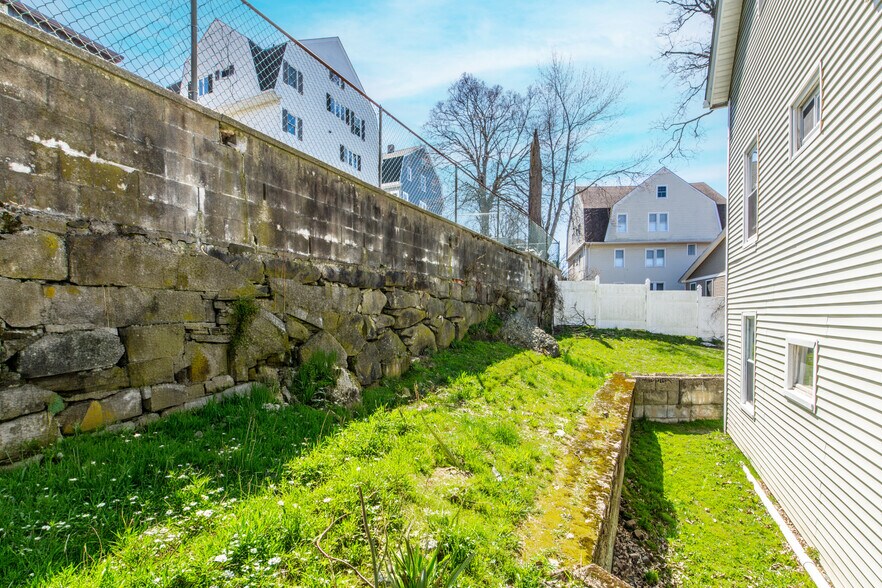 More Photos Of 799-801 N Main St, Fall River Apartments For Sale