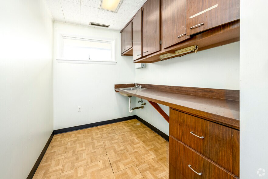 More Photos Of 601 Eastern Ave NE, Capitol Heights Medical For Sale