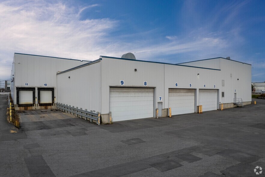 More Photos Of 10400 Renaude-Lapointe, Montréal Distribution For Sale