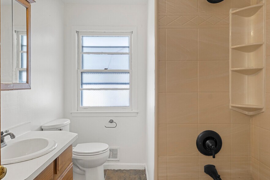 More Photos Of 2900 E Henrietta Rd, Henrietta Office For Sale