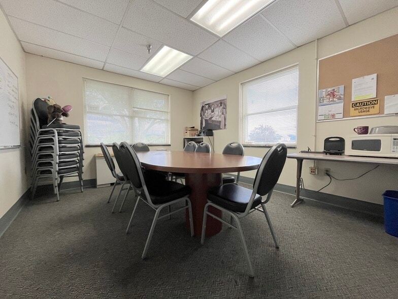 More Photos Of 45 Round Hill Rd, Northampton Office Residential For Sale