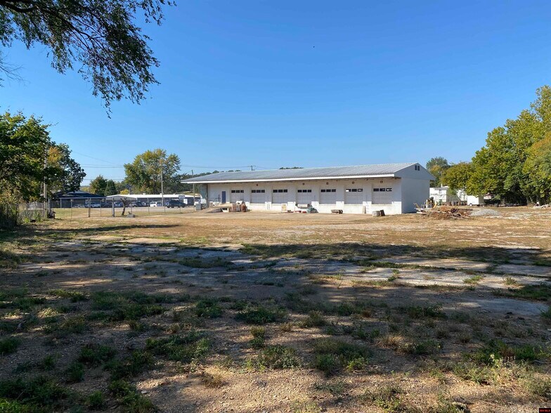 More Photos Of 209 E Wade Ave, Mountain Home Distribution For Sale