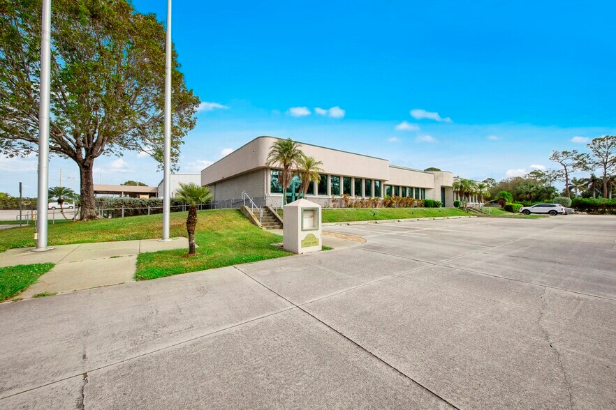 More Photos Of 4747 Progress Ave, Naples Refrigeration Cold Storage For Sale