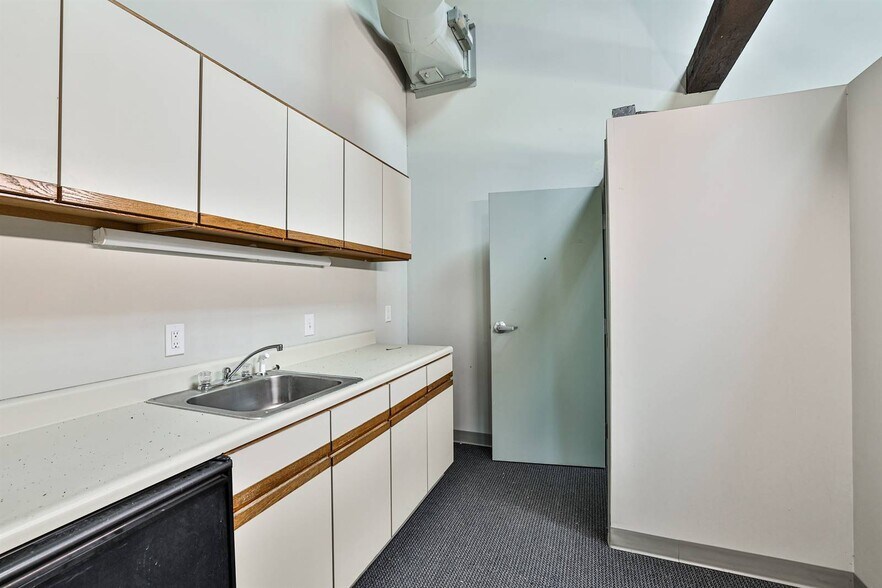 More Photos Of 1420 Sycamore St, Cincinnati Office For Sale