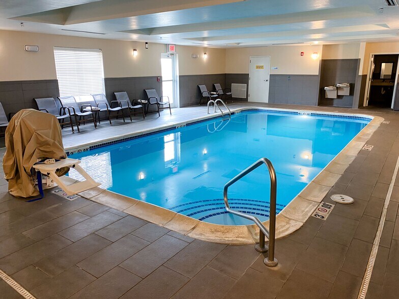 More Photos Of 4020 S Grand Ave, York Hospitality For Sale