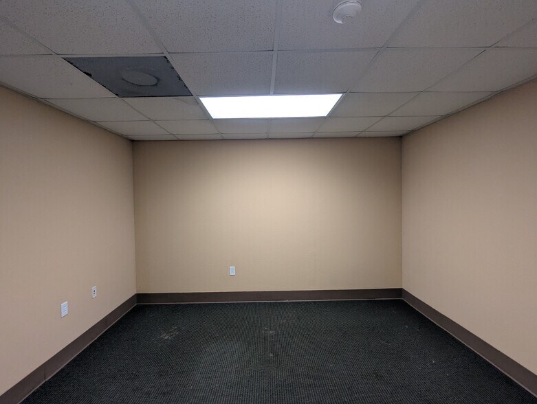 More Photos Of 635 Langham Rd, Beaumont Warehouse For Sale