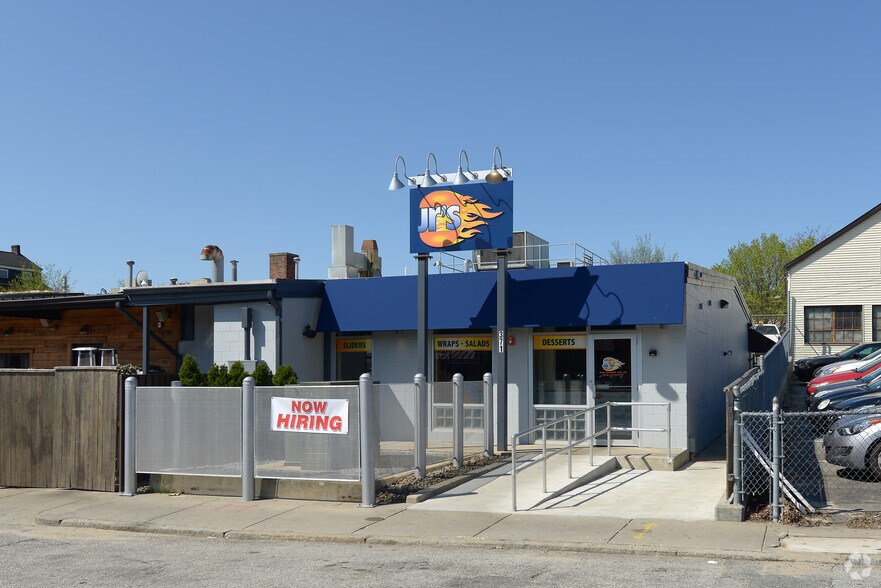 More Photos Of 371 Richmond St, Providence Restaurant For Lease