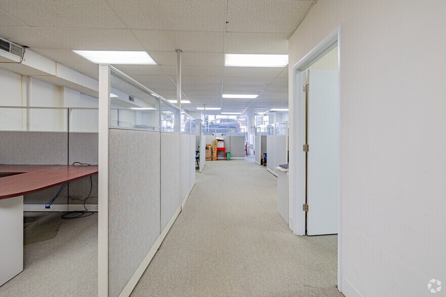 More Photos Of 23 South St, Baltimore Office For Sale