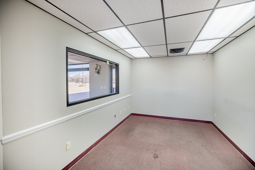 More Photos Of 11209 W Kellogg, Wichita Auto Dealership For Sale
