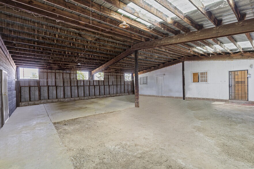 More Photos Of 245 N 7th St, Williams Light Distribution For Sale