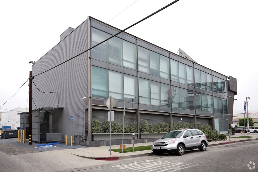 More Photos Of 8150 Beverly Blvd, Los Angeles Office For Lease