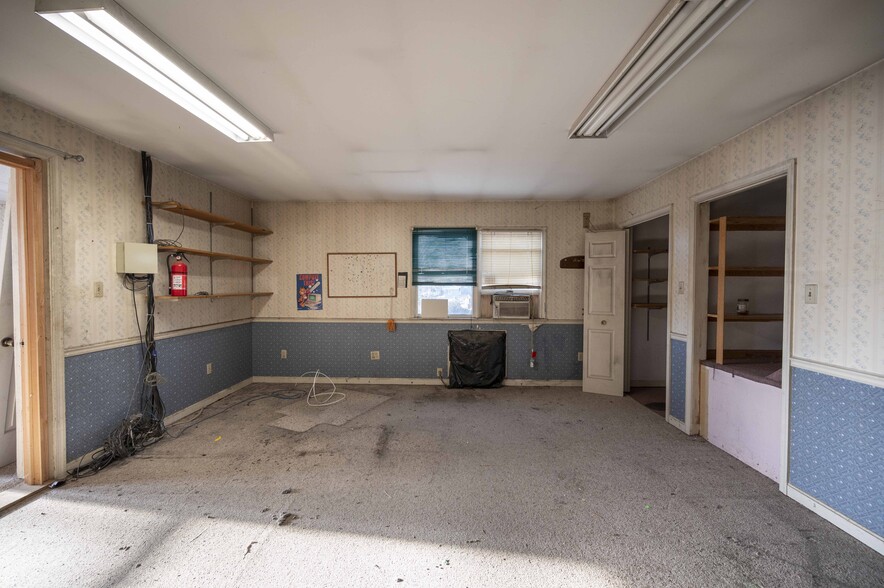 More Photos Of 659 N Main St, Woodstock Mixed Retail For Sale