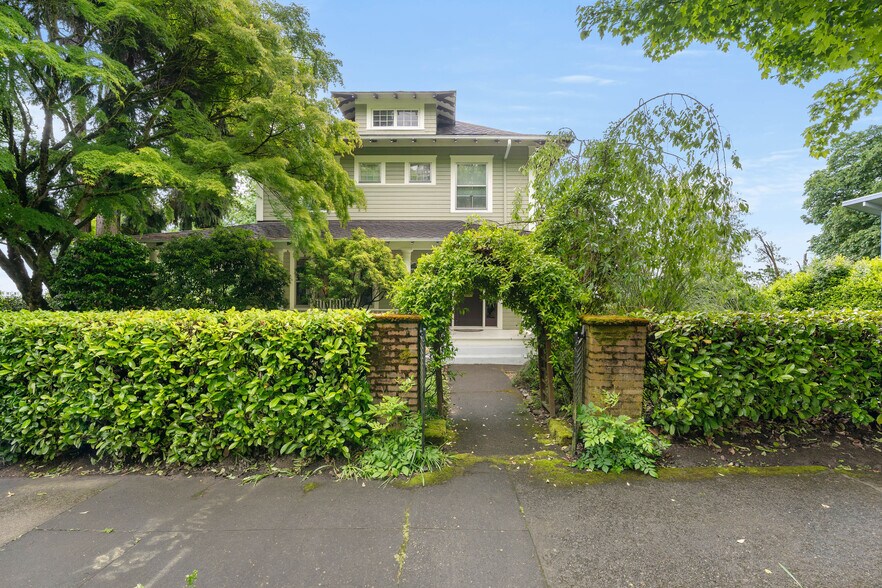 Primary Photo Of 3906 SW Kelly Ave, Portland Medical For Sale