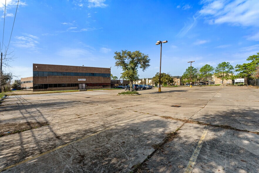 More Photos Of 9207 Country Creek Dr, Houston Office For Sale