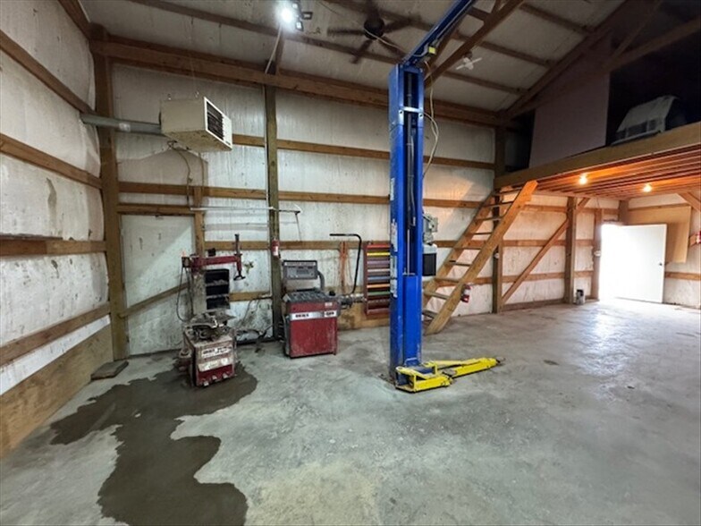 More Photos Of 315 E Maple St, Shelbina Industrial For Sale