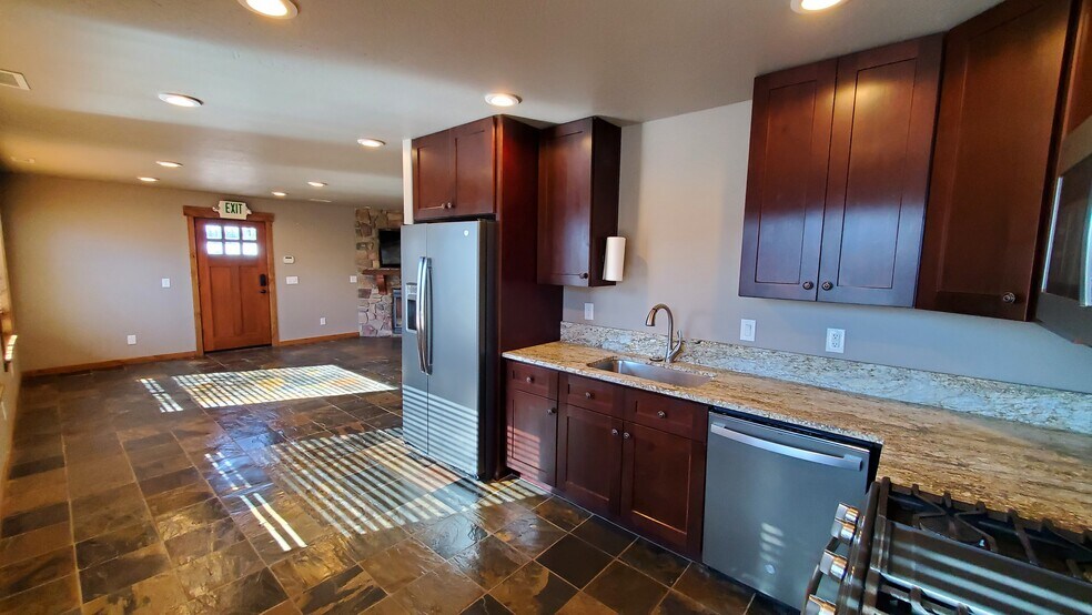 More Photos Of 4547 W Seltice Way, Coeur d'Alene Light Manufacturing For Lease