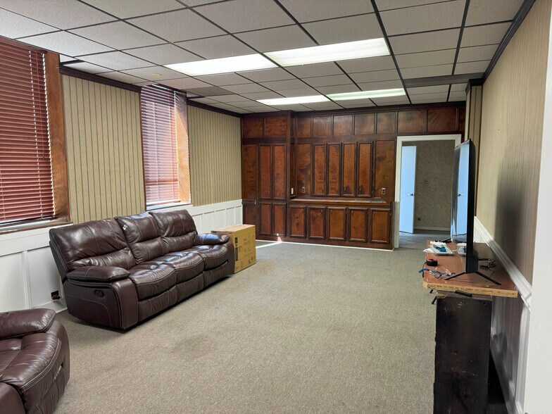 More Photos Of 105 E Holly St, Goldsboro Warehouse For Sale