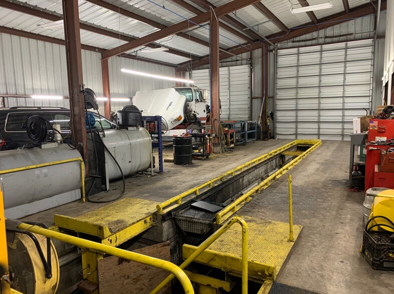 More Photos Of 15844 State Highway 31 W, Tyler Truck Terminal For Lease