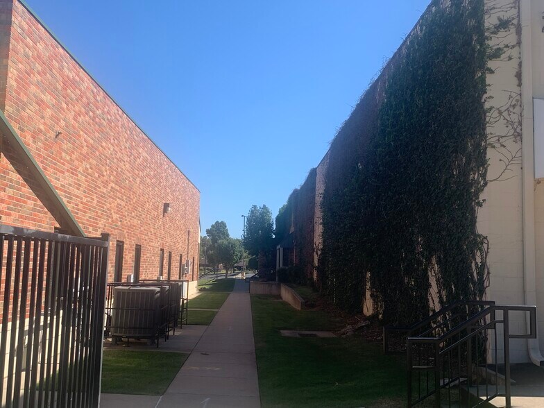 More Photos Of 1121 S Douglas Blvd, Oklahoma City Office For Lease