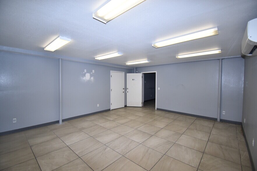 More Photos Of 410 Santa Fe St, El Paso Freestanding For Lease