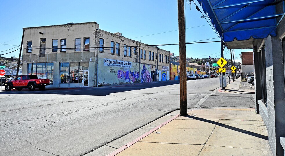 More Photos Of 209 N Arroyo Blvd, Nogales Storefront For Sale