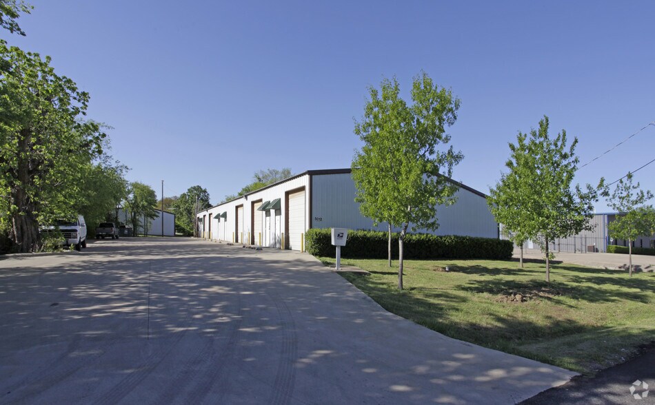 More Photos Of 5012 Kaltenbrun Rd, Fort Worth Warehouse For Lease